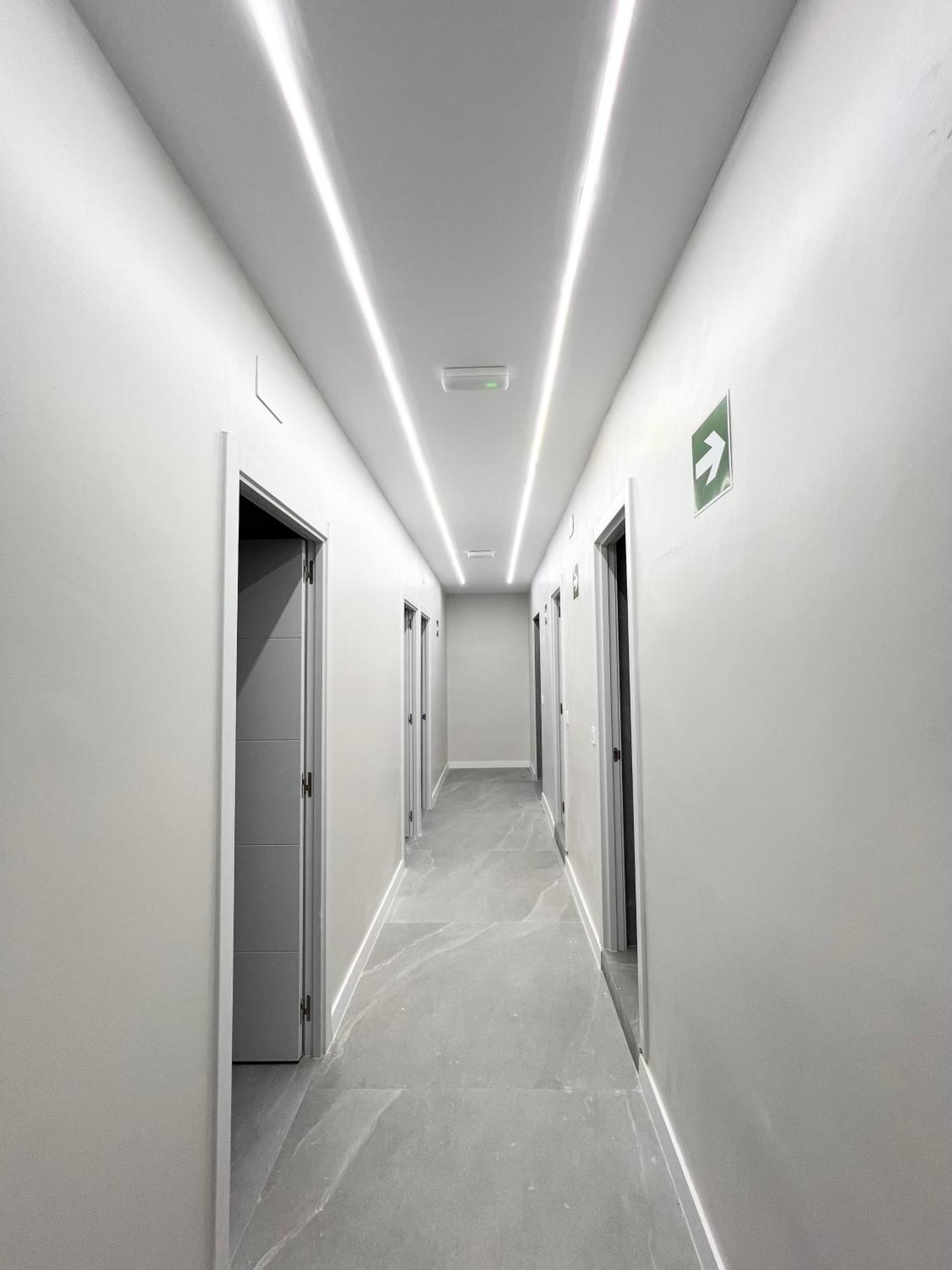 Hostel Space Capsule Madrid Exterior foto